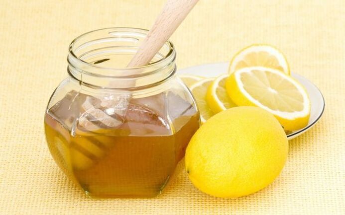 honey and lemon to make a rejuvenating mask